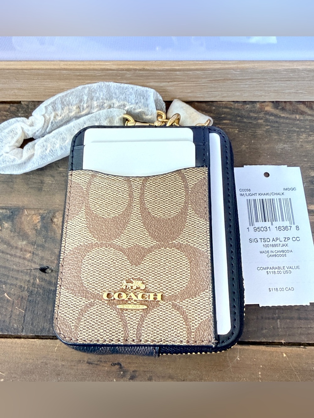 NWT Coach Signature Zip Card Case Light Khaki Gold Chain Everyday Use C0058